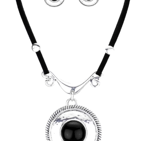 Necklace Set - Picture 1 of 1